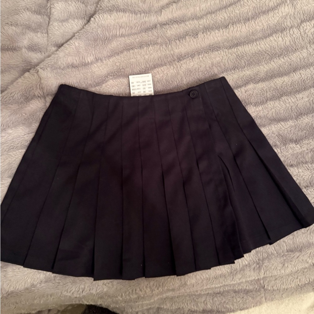 Brandy Melville New 🆕 black pleated wrap mini skirt. New with tags on.